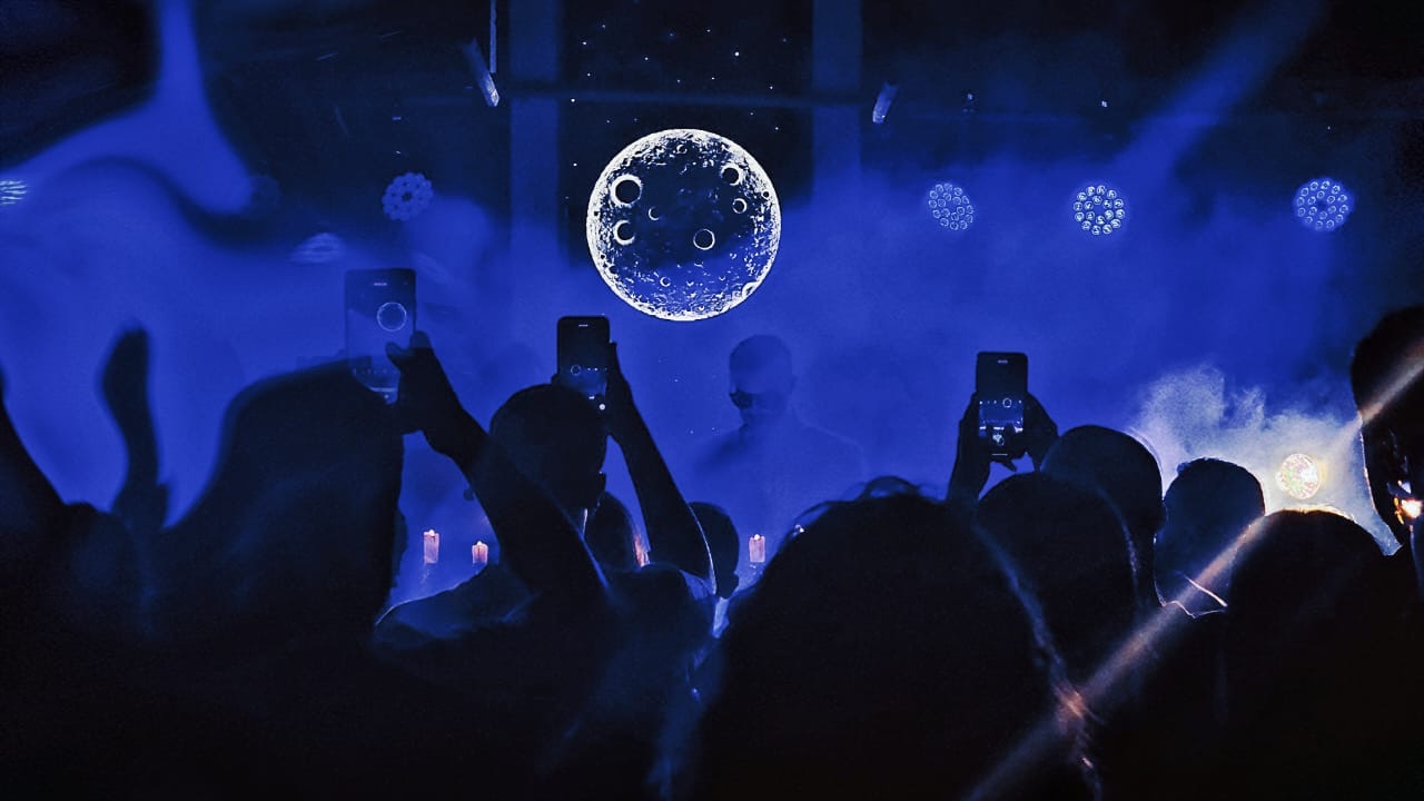 Cosmic Light – 100% Handcrafted Full Moon Lamp (35cm/70cm)